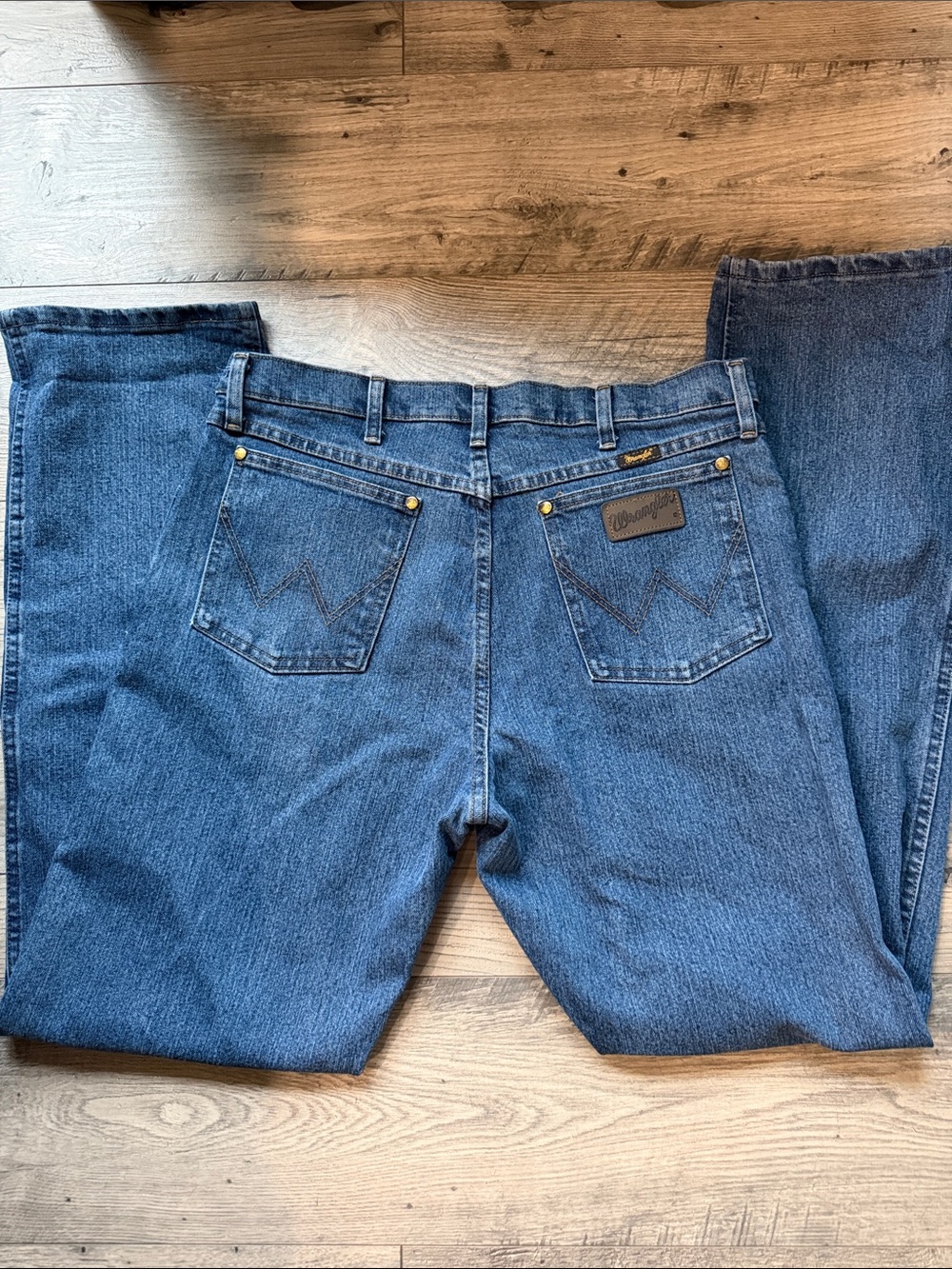 Wrangler Men's Regular Fit Advanced Comfort Jeans